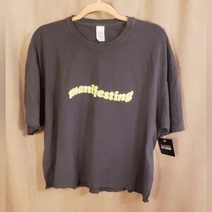 VICI COLLECTION MANIFESTING GRAPHIC TEE